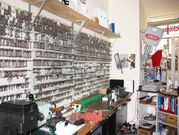 Schlüsselwand mit Rohlingen