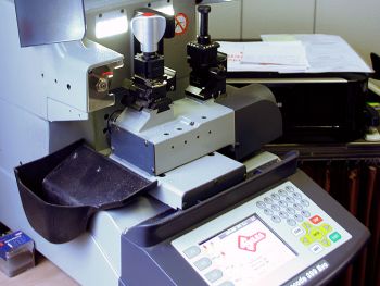 Computergesteuerte Schlüsselmaschine