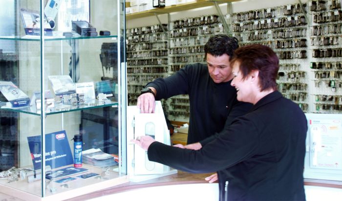 Beratung beim Schlüsseldienst - Sicherungstechnik